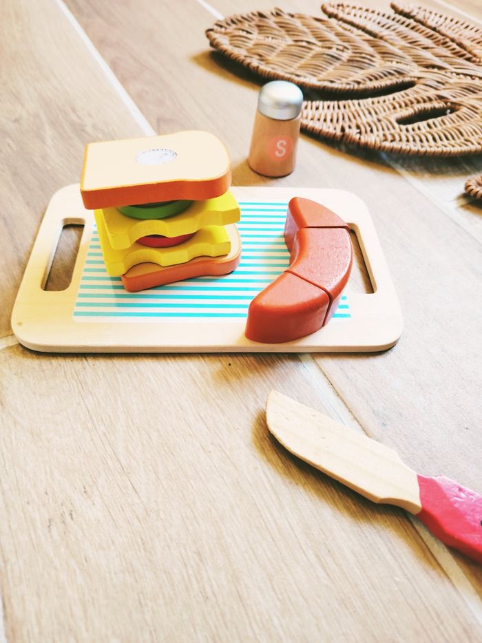 🥪Dinette création de sandwichs avec plateau et divers aliments en bois - photo numéro 2