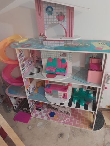Maison barbie en main propre