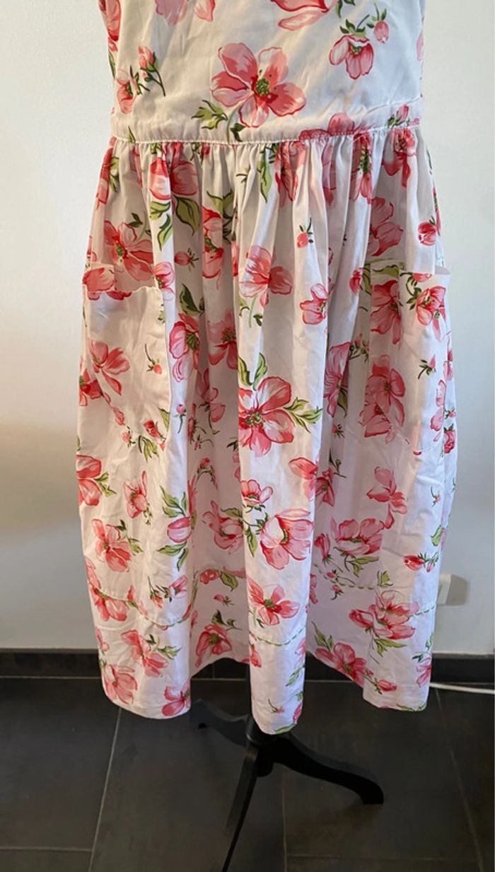 Robe d’été blanche avec fleurs rose et vertes taille 34 - photo numéro 4
