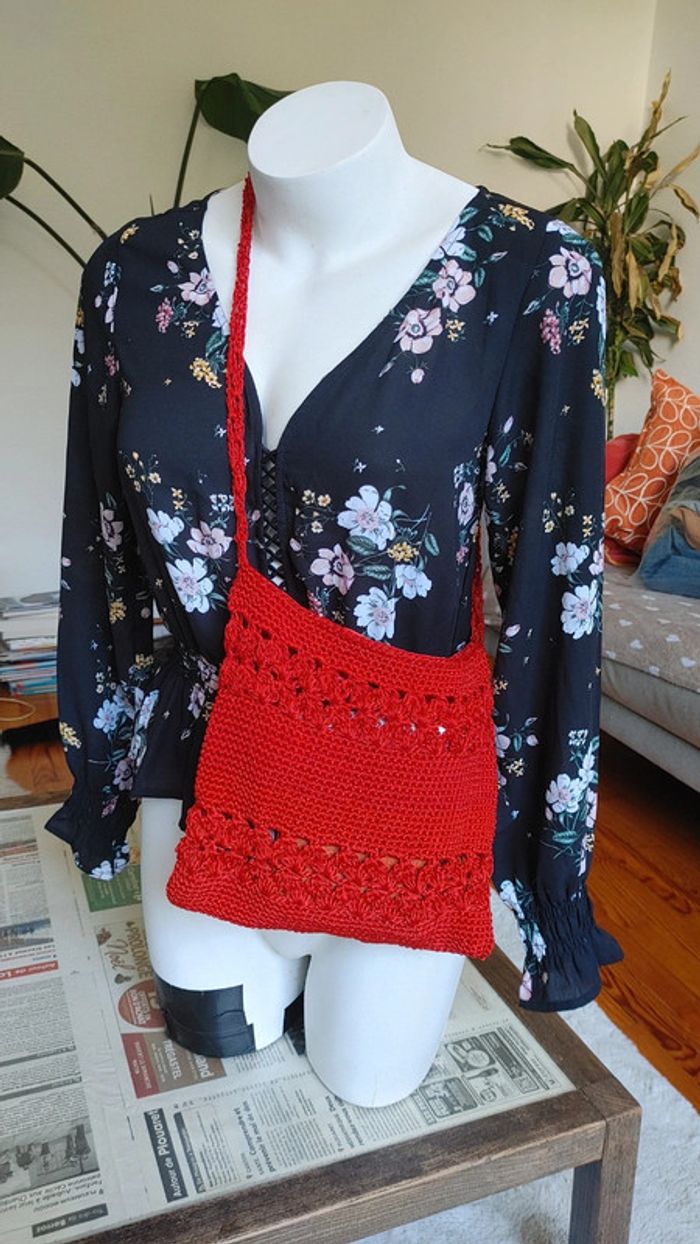Sac bandoulière en crochet rouge fermeture à zip - photo numéro 2