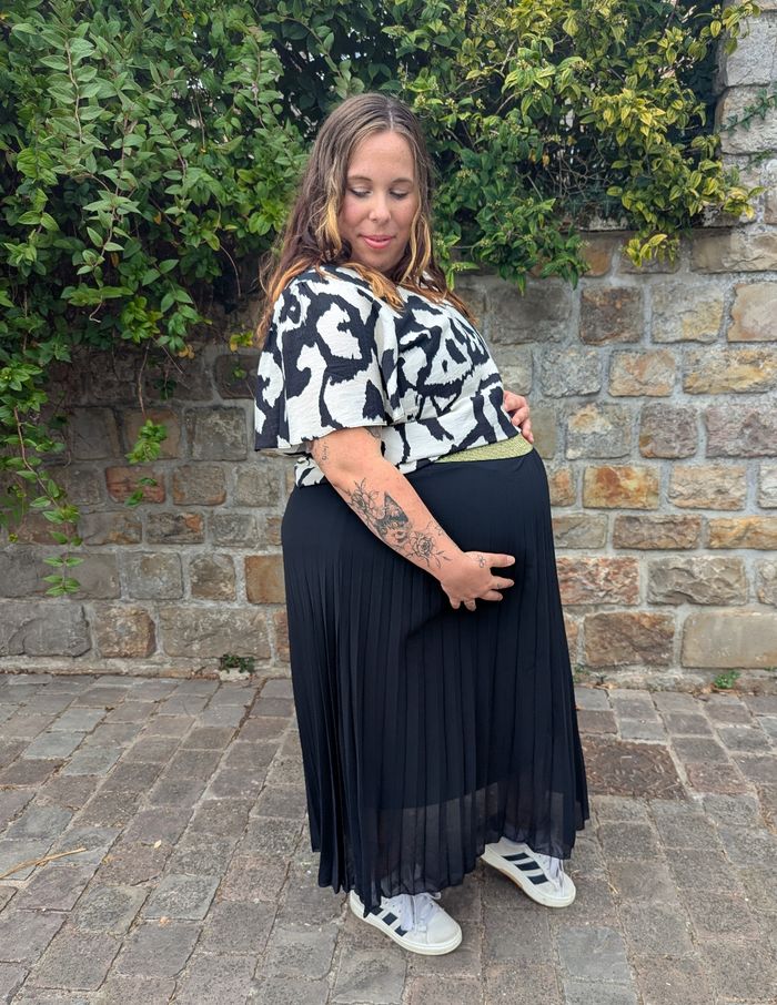 Top fluide Cholet noir/blanc manches papillon 
Taille 44 - photo numéro 4