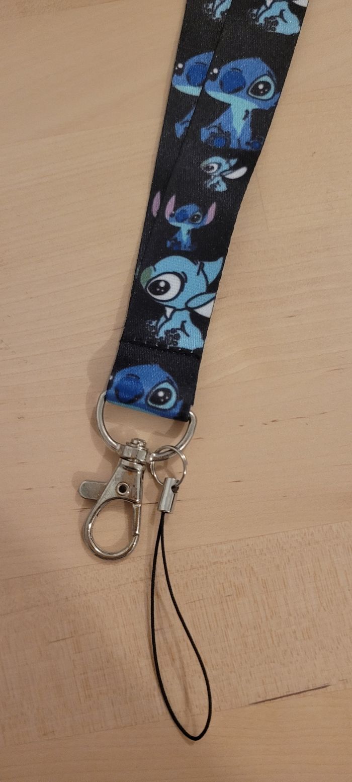 Lanière de cou et badge Stitch - photo numéro 4