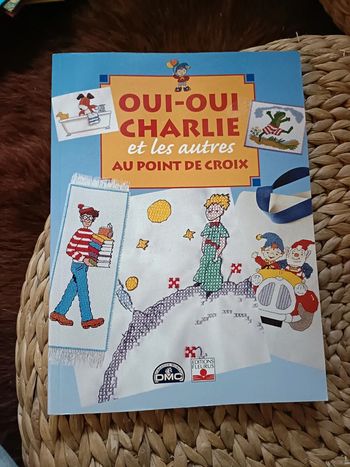 Livre oui oui Charlie et les autres au point de croix