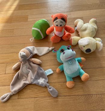Lot de peluche bébé