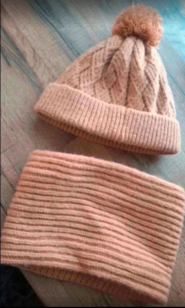 Ensemble bonnet cache cou