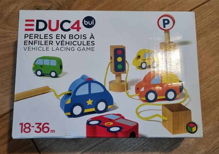 Jeu d enfilage, perle à enfiler  en bois voiture, oxybul