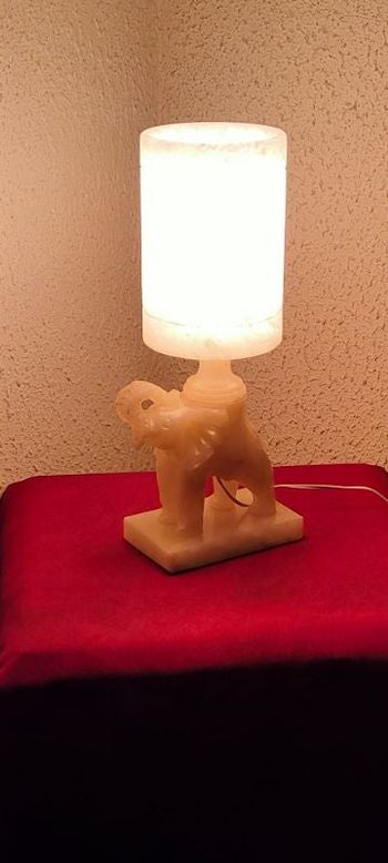 Lampe éléphant en albâtre hauteur 34 cm