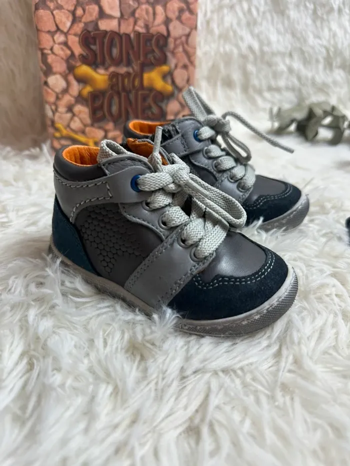 Paire de chaussures bébé Stones and Bones taille 20 - photo numéro 2