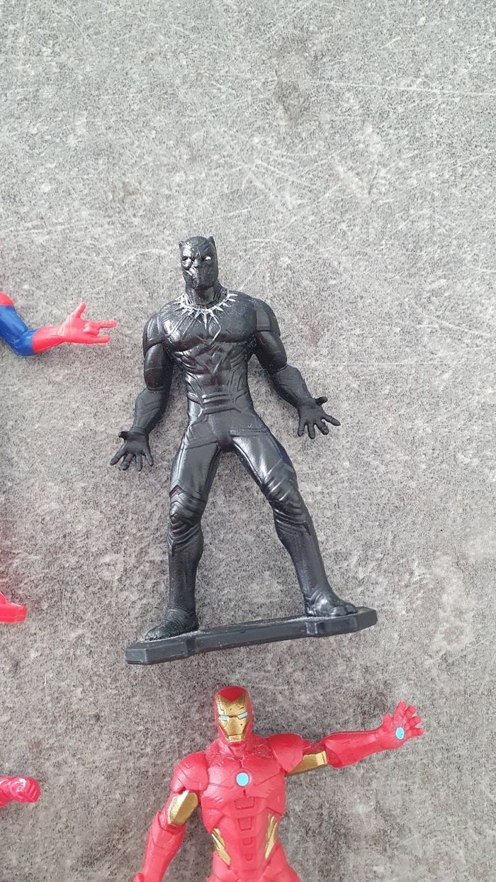 4 personnages Marvel - photo numéro 3