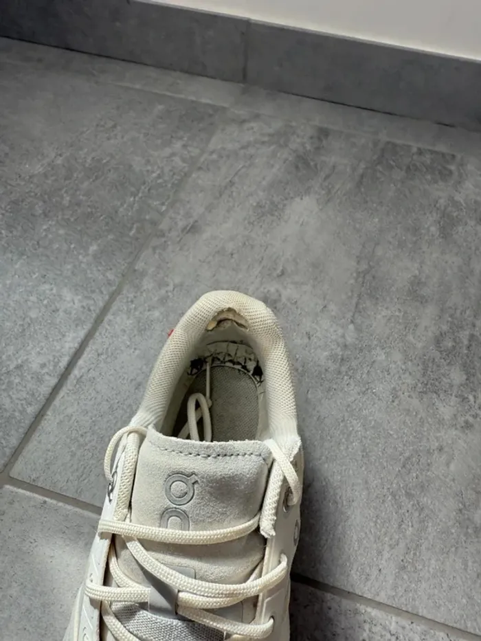 Baskets On RUnning Cloudventure Ice Glacier taille 40 - photo numéro 8