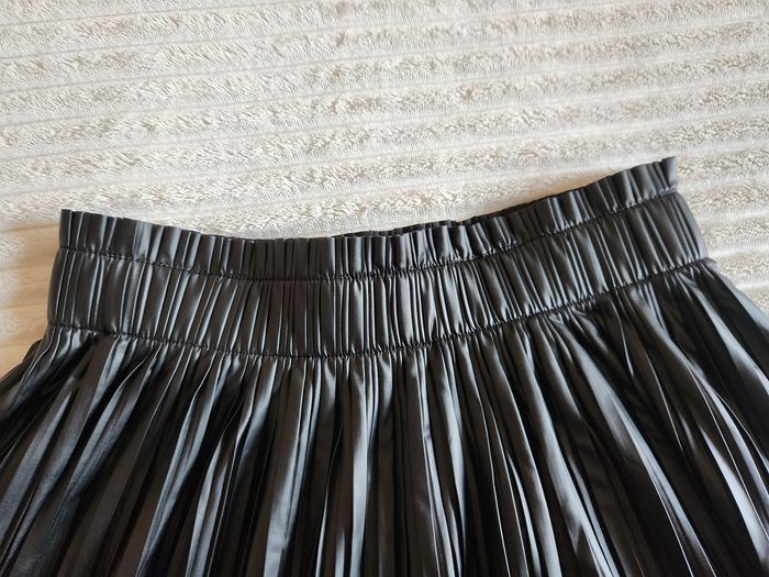 Jupe plissée simili cuir noire Only – Taille M - photo numéro 4