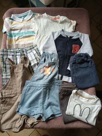 Lot de 8 vêtements - Taille 12 mois.  