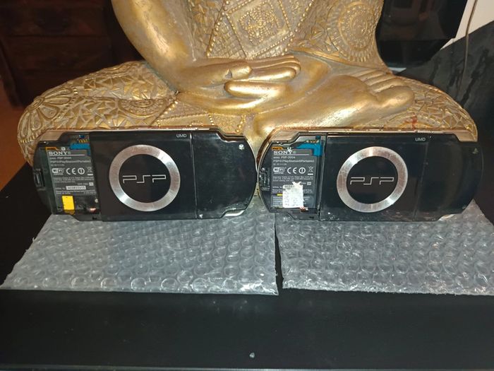 LOT 2 PSP vendu pour pièces détachées En l'état ne fonctionne pas - photo numéro 2