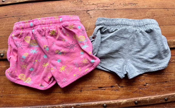 Lot 2 shorts été 2 ans - photo numéro 2
