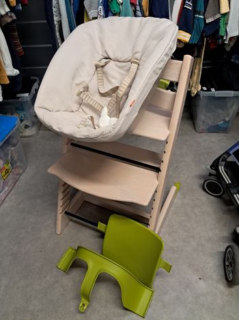 Chaise haute évolutive stokke tripp trapp avec baby set. New born set et housse