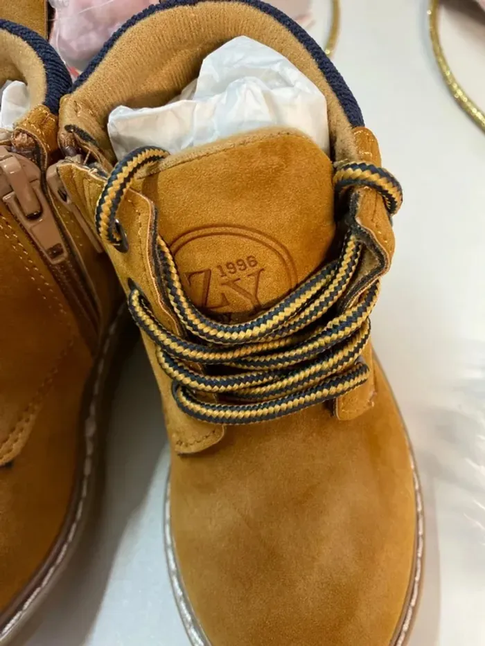 Bottines garçon (neuf) - Taille 25 - photo numéro 2