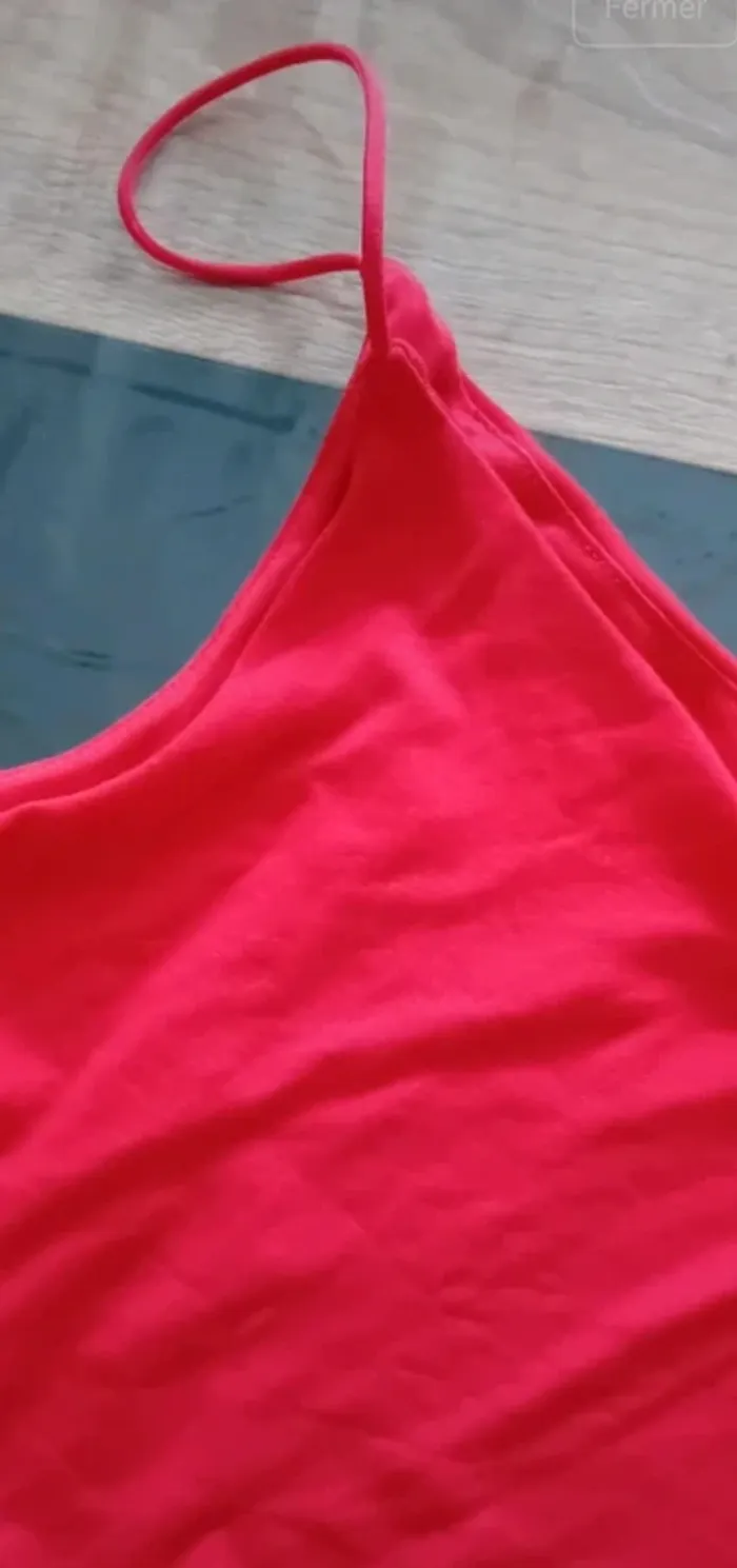 Superbe débardeur à bretelles rouge taille 34 - photo numéro 2