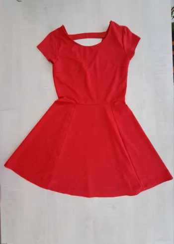 Robe rouge Camaïeu - patineuse - taille 36 - dos nu - décolleté en V - printemps été