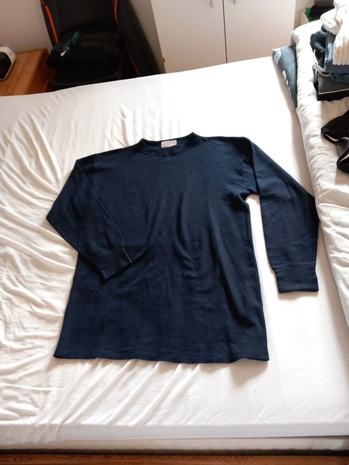 Pull homme . Bleu marine.