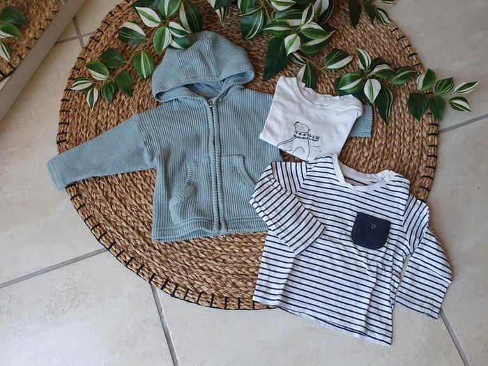 Lot Vertbaudet bébé garçon 12 mois - tee-shirts manches longues et gilet à capuche