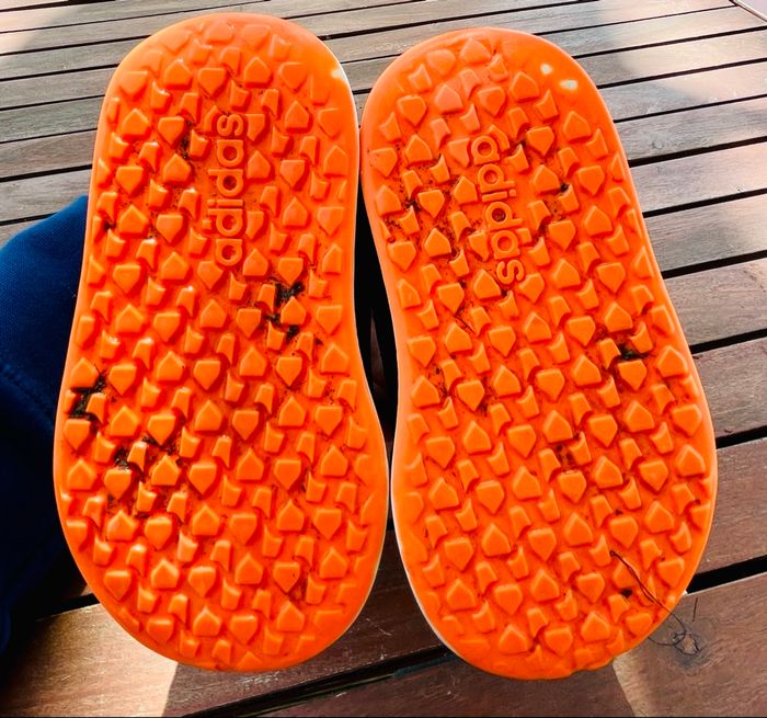 👟 Baskets Adidas bébé taille 21 en très bon état - photo numéro 4