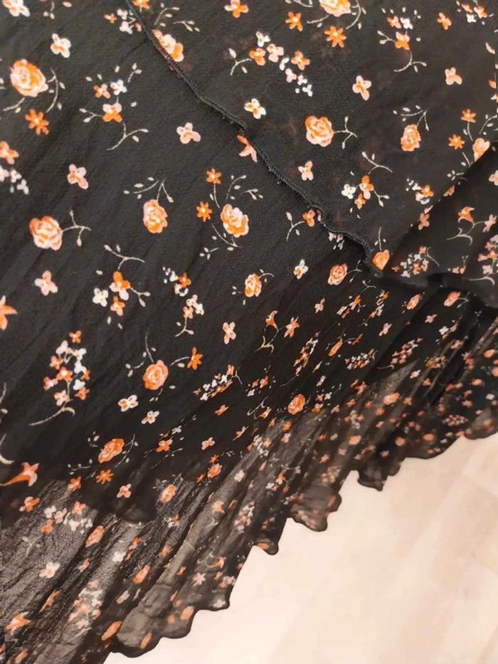 Robe fluide noire avec petites fleurs T42/44 - photo numéro 4