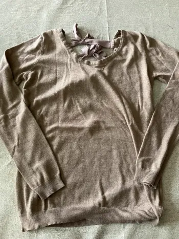 Pull taupe Vintage Dressing avec nœuds au dos – Taille S