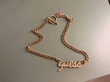 Collier Guess doré mailles gourmette & strass