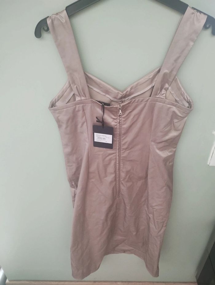 Robe neuve effet satiné - photo numéro 2