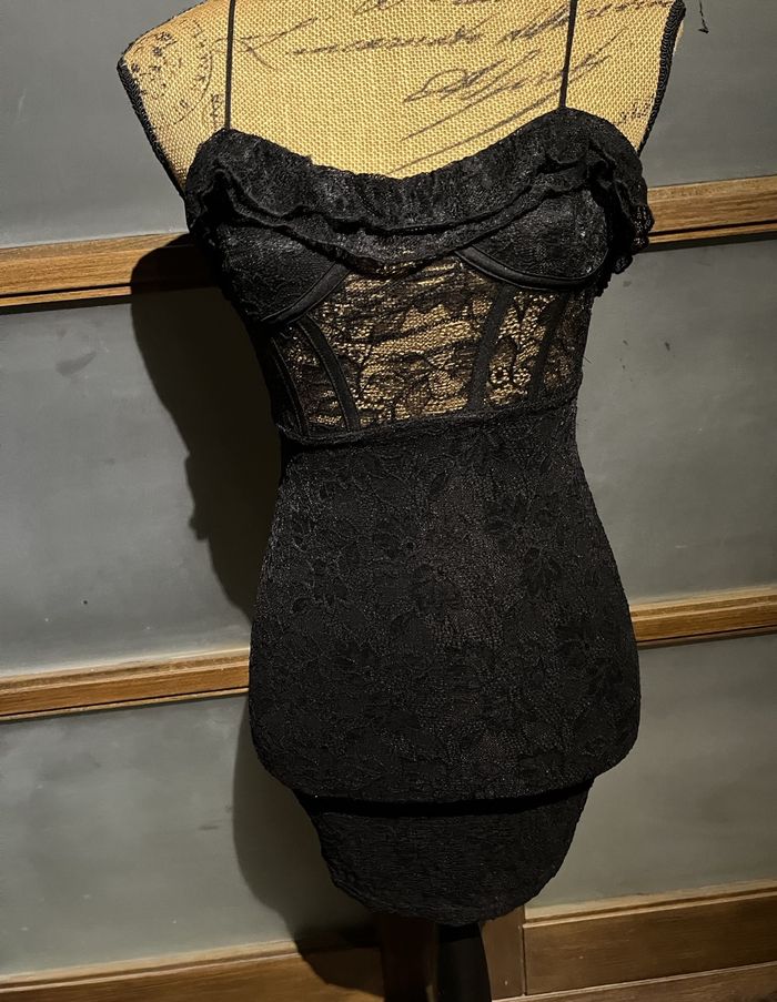 Robe courte dentelle noire Bershka xs-34 - photo numéro 2