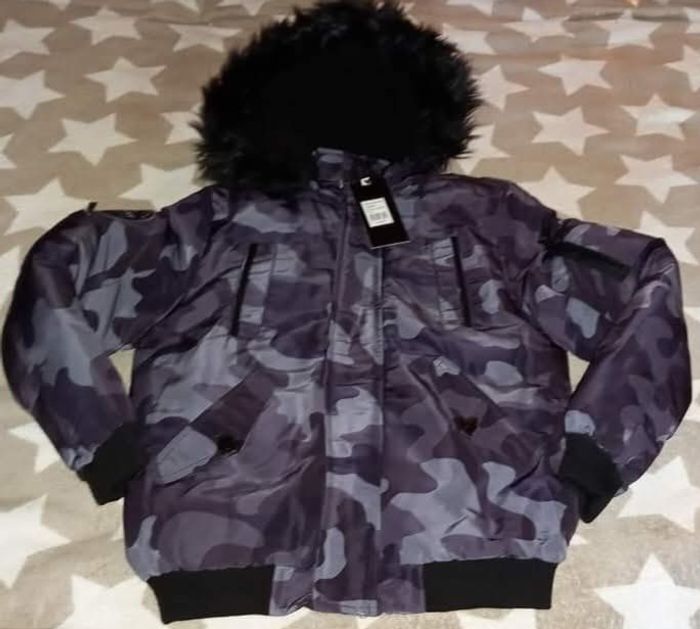 Blouson parka Deeluxe 14 ans neuf
Neuf 79,99euros - photo numéro 5