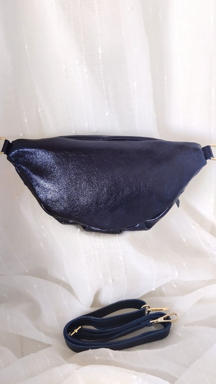 Sac banane cuir irisé bleu nuit - photo numéro 9