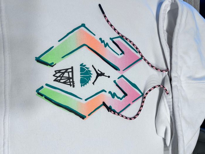 Pull Jordan - Taille XL - Swoosh 23 coloré - Très bon état - photo numéro 2