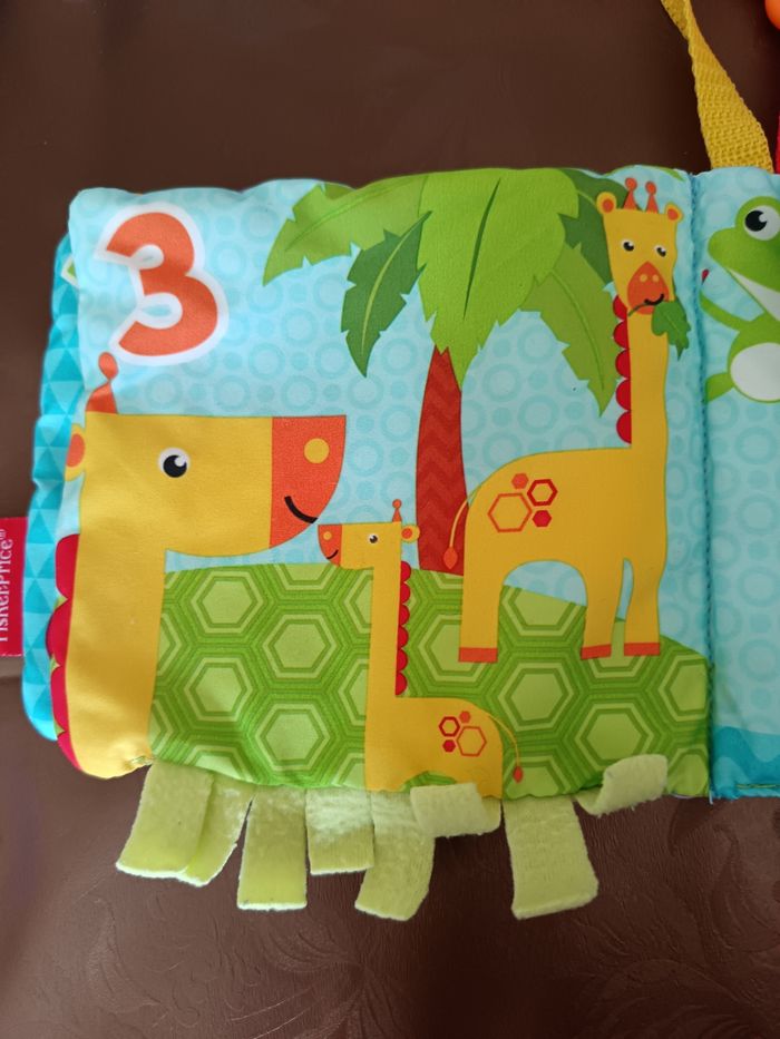 Livre d'Activités d'Eveil Bébé en Tissu Fisher Price - photo numéro 5