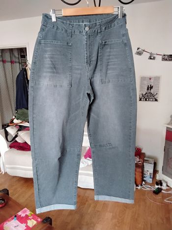 Jeans évasé très agréable à porter neuf jamais porté