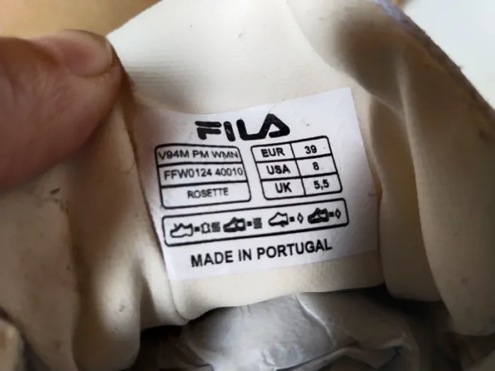Superbe paire de baskets sneakers neuves marque Fila pointure 39 - photo numéro 10