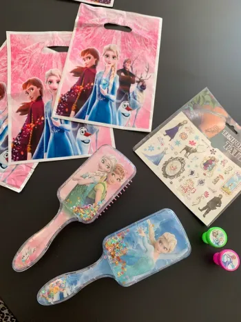 Lot anniversaire reine des neiges avec 2 brosses