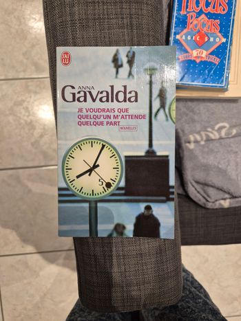 Livre "je voudrais que quelqu'un m'attende quelque part"