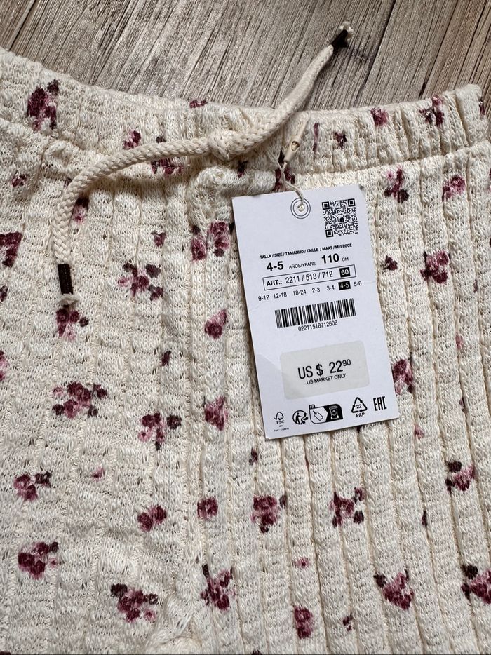 Pantalon beige à fleurs Zara 4/5 ans neuf - photo numéro 6
