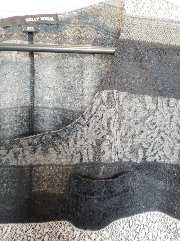Tee shirt noir et gris, motifs dentelle Tally Weijl - photo numéro 3