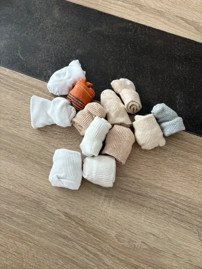 Lot chaussettes et chaussons - photo numéro 5