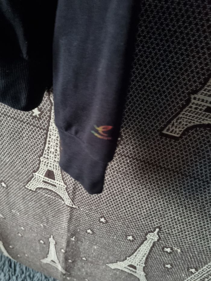 Gilet zippé à capuche noir avec écriture arc-en-ciel 10ans - photo numéro 3