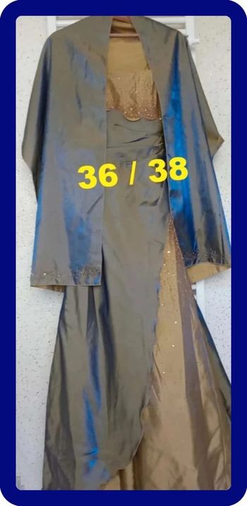 Déguisement  /  Robe  de Bal  avec  étole  bleu moutarde  Carducci  London Taille  36  /  38