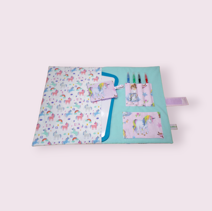 pochette range ardoise et crayons, effaceur offert, modèle princesses et licornes fond rose - photo numéro 2