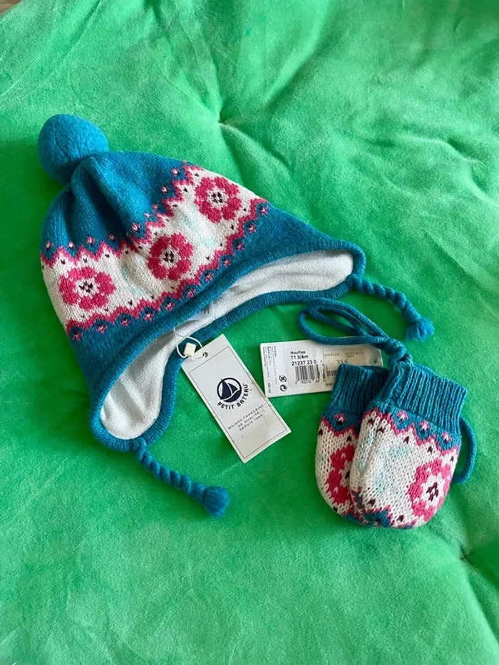 Bonnet péruvien et moufles petit bateau