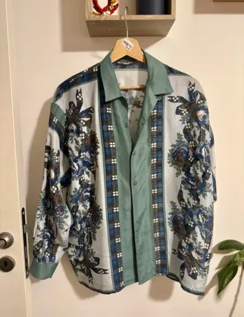 Chemise satinée à motif vintage bleu