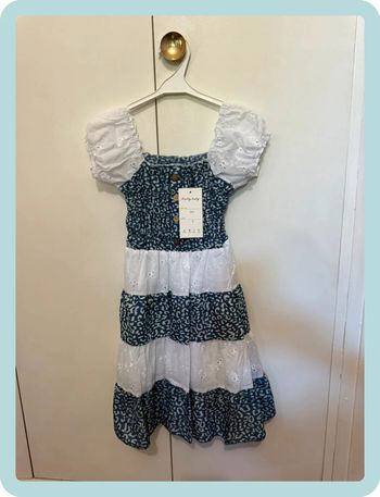 Robe blanche et bleue