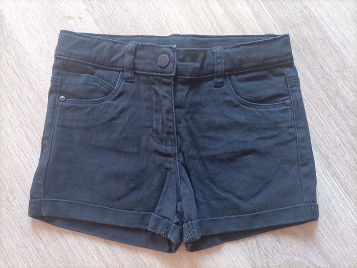 Short bleu
