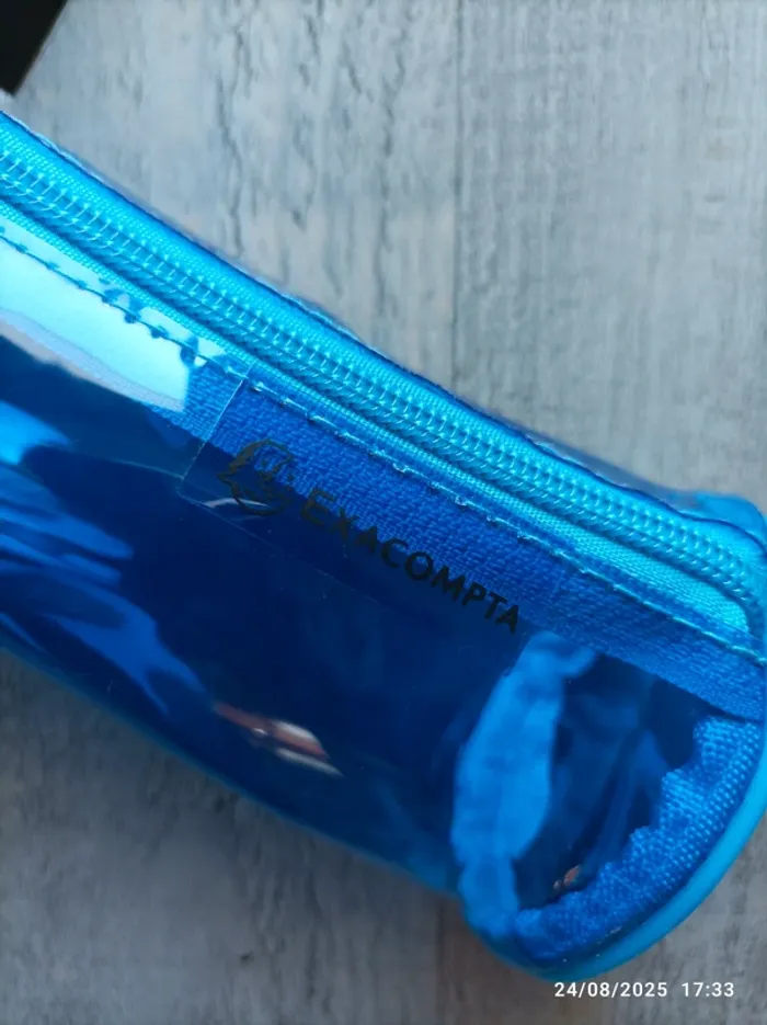 Trousse translucide bleue - photo numéro 2