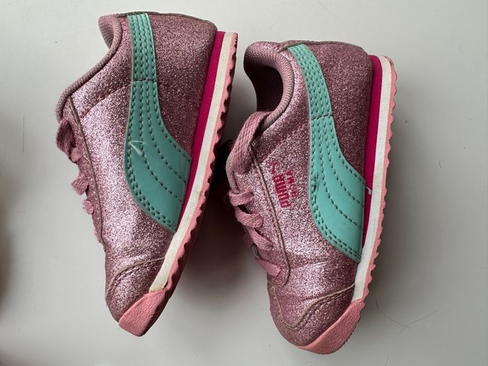 Lot de chaussures taille 19 à 22 - Puma, Minnie et autre - photo numéro 3